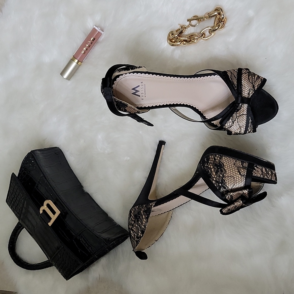 Sexy lace pumps